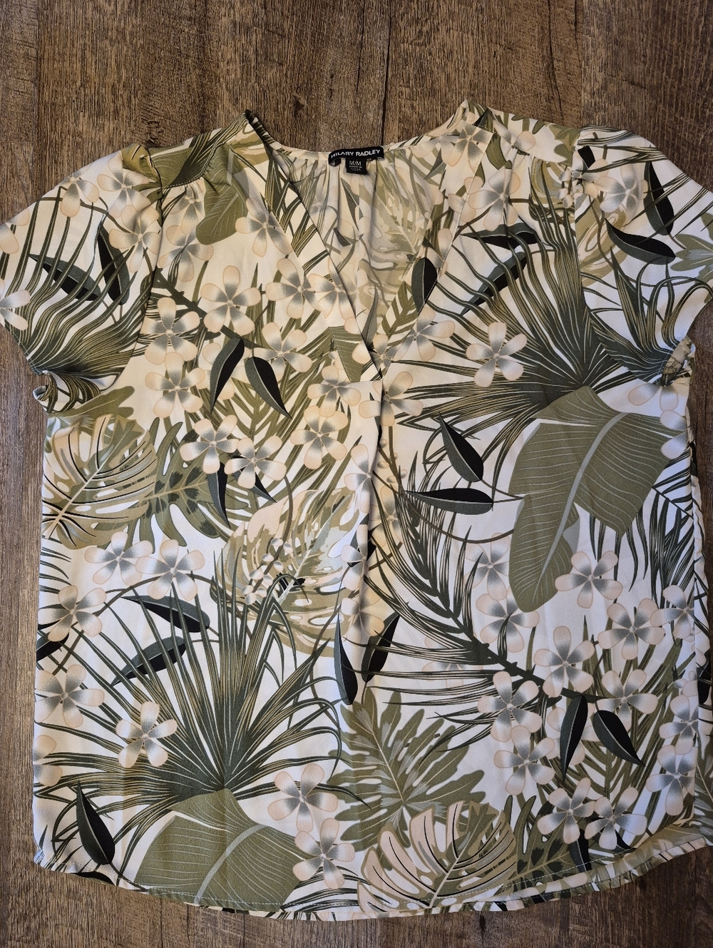 Short Sleeve V-Neck Blouse - Green Size Medium - Picture 4 of 5